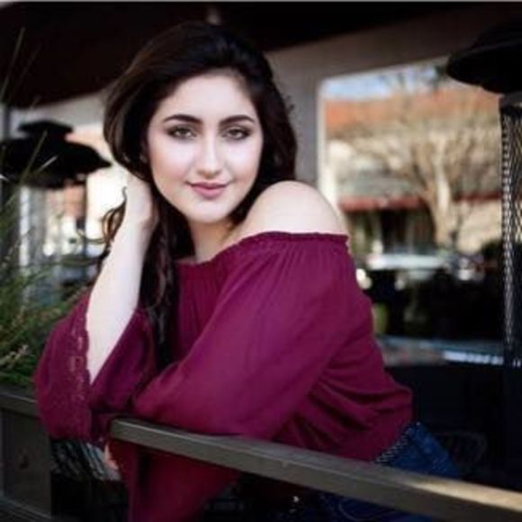 Meet your Posher, Danielle - Picture 1 of 1